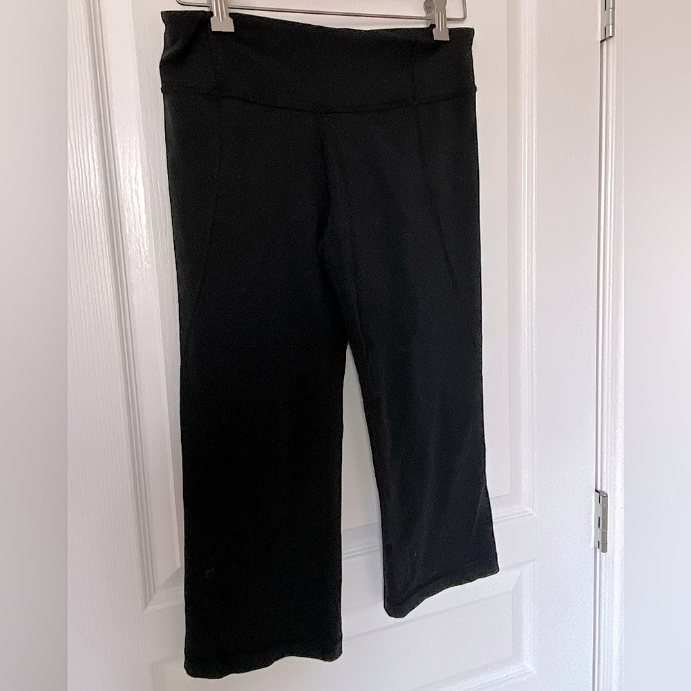 Lululemon Athletica Black Capris for Versatile Wear
